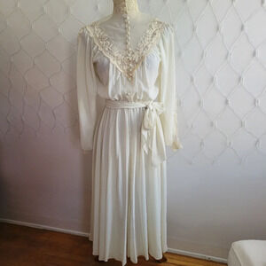 Vintage Victorian Style Dress / 70s / Cream / Lace / Size Small